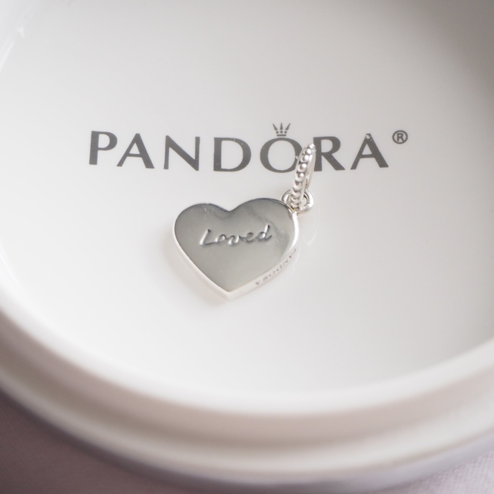 PANDORA Asymmetrical Heart Dangle Charm
Item No. 797820ENMX - Picture 4 of 4